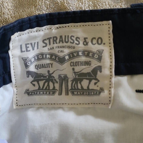 Levi's Men's Cargo Shorts, size 32 - Picture 4 of 7